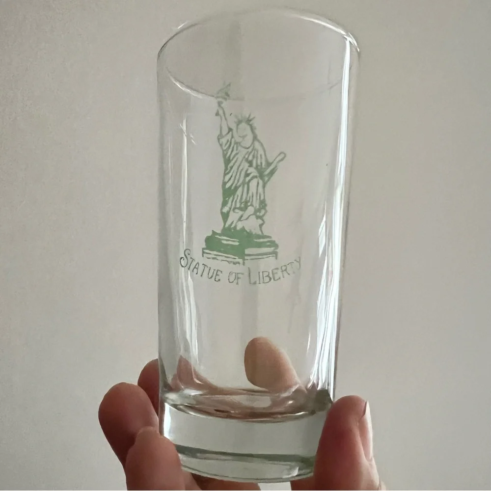 Set of Statue of Liberty glasses 7 in all and beautiful condition clear …